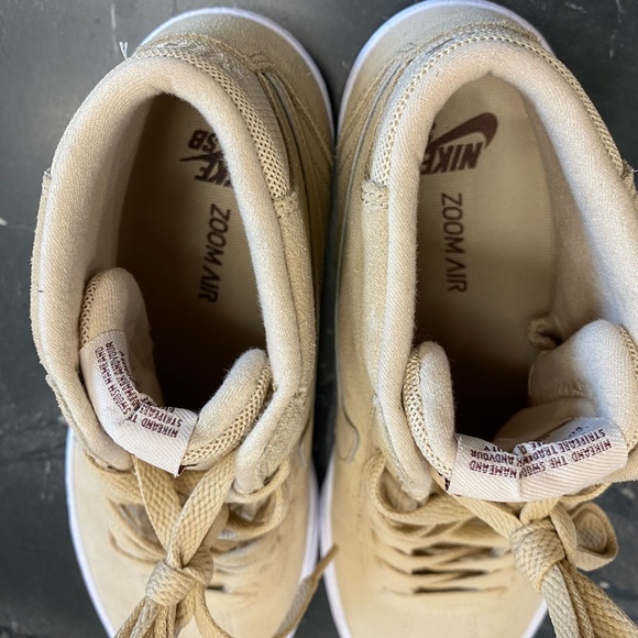 Nike - Picture 5 of 7